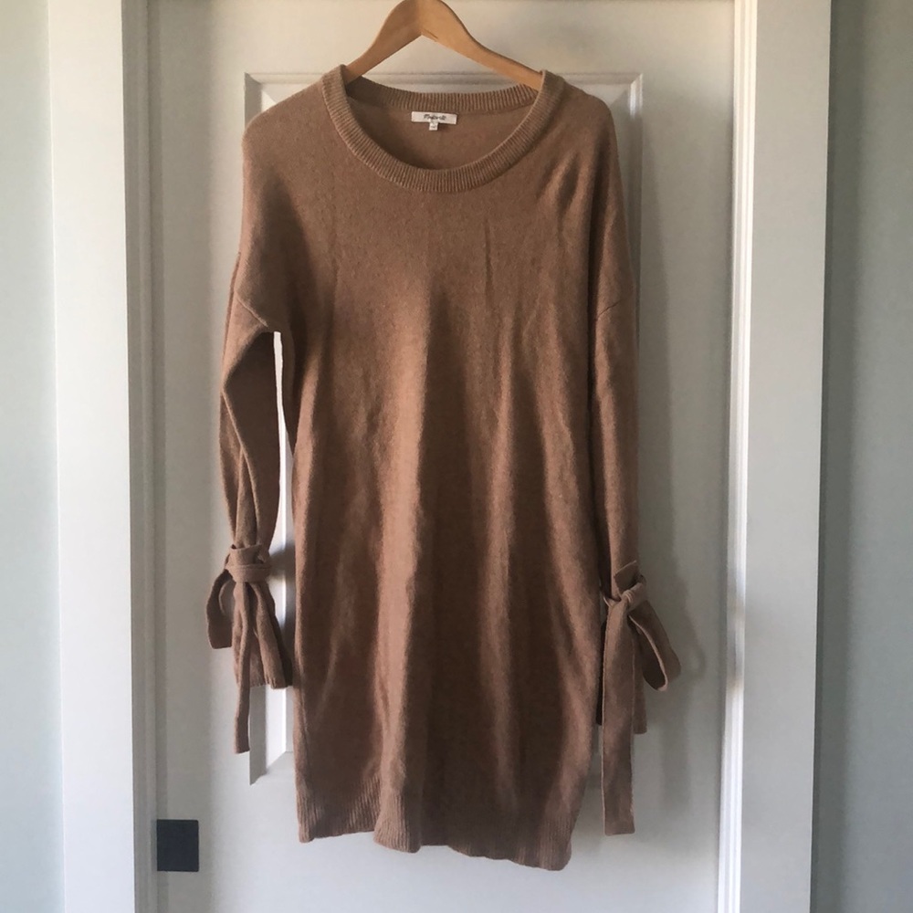 Madewell tan sweater dress with tie sleeves. Size Large